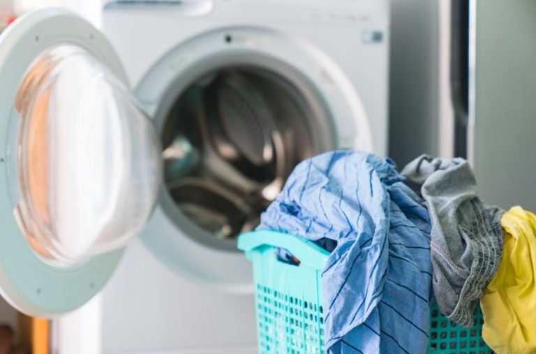 √ Pengertian Laundry: Sejarah, Tugas, Peralatan, Struktur Organisasi & SOP