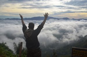 Pemandangan penginapan di atas awan toraja